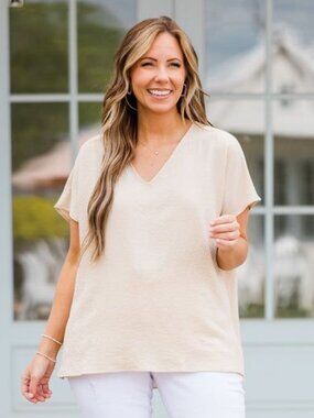 NWT Chic Soul Beige V-Neck Short Sleeve Blouse, Cream